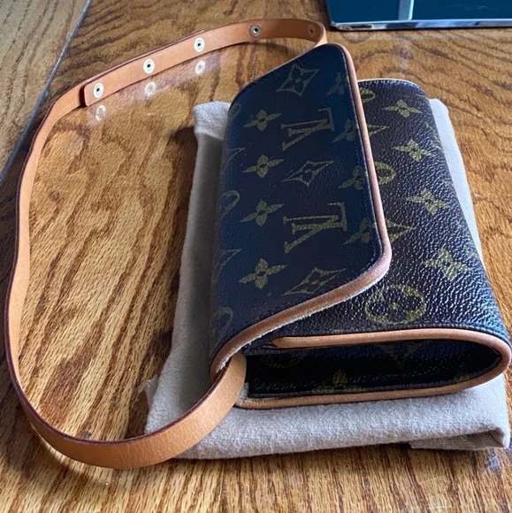 Louis Vuitton monogram Twin belt/ shoulder bag/ clutch/ crossbody - Picture 6 of 16